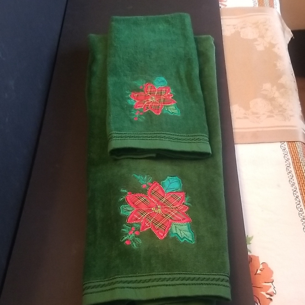 Festive Green Towels with Red Floral Embroidery Set